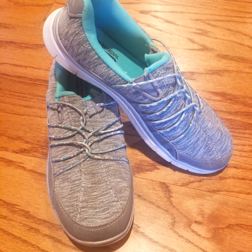 Danskin tennis shoes size 9